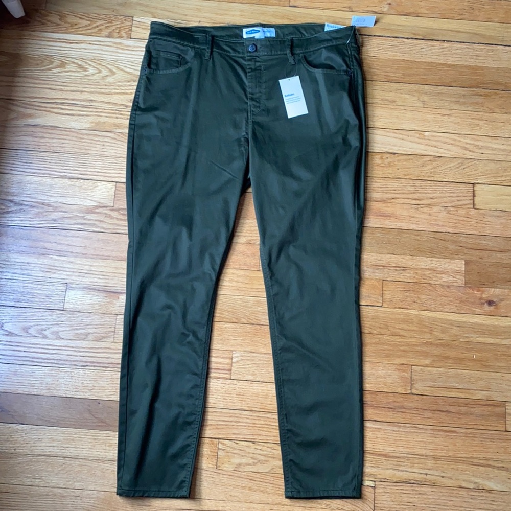 NWT Olive green sateen Old Navy rockstar jegging